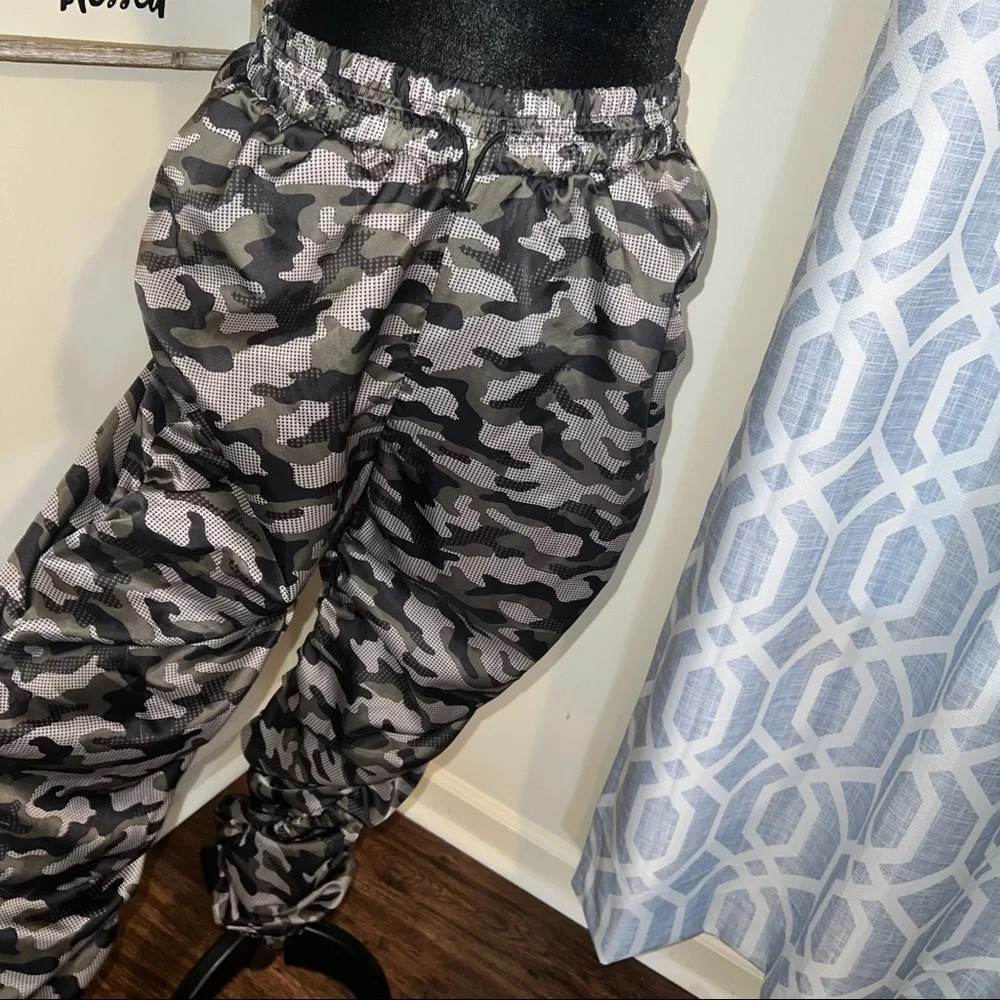 Women’s army camouflage print pant